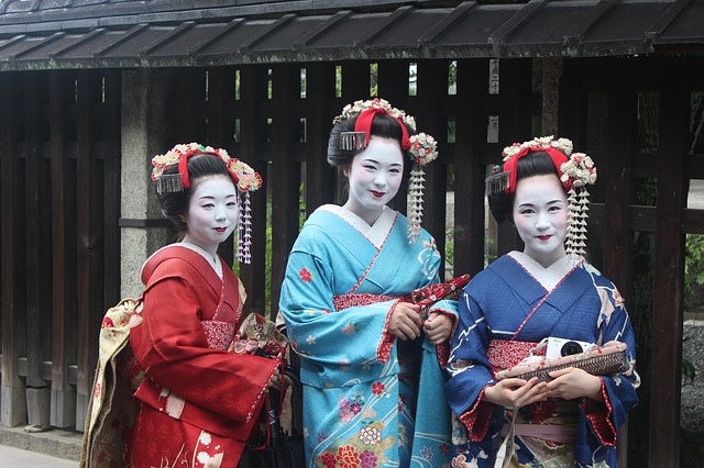 holky v kimonu