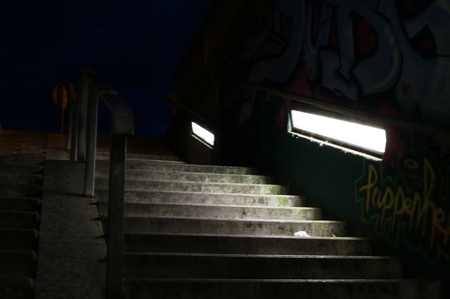 tmavé schody